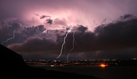 fietzfotos-thunderstorm-7558323_1920.jpg