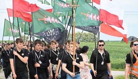 pielgrzymka kościoła3 (1).jpg