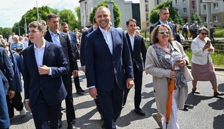 mid-26604128-2.jpg