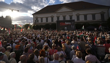 mid-epa13100860.jpg