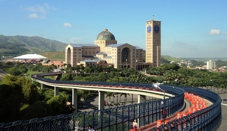 Vista_da_Basílica_de_Nossa_Senhora_Aparecida_Aparecida_SP.jpeg