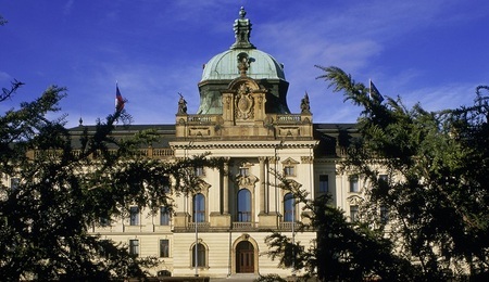 strakova akademie.jpg