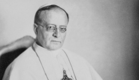 Pius_XI_by_Nicola_Perscheid_circa_1922_(retouched).jpg
