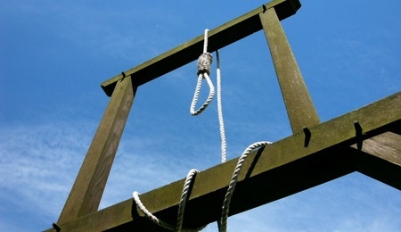 gallows_ropes_loop_wooden_frame_blue_sky-705440.jpgd.jpeg