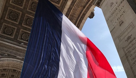 French_Flag_Flying.jpg