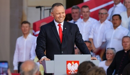 mid-26806418.jpg
