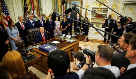 mid-epa13249098.jpg