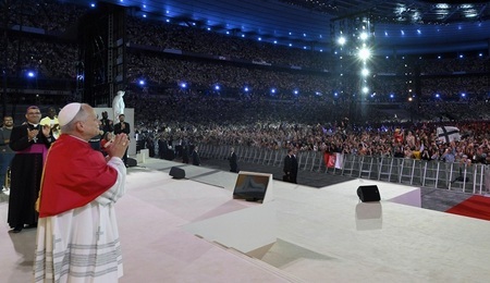 pope stade.jpg