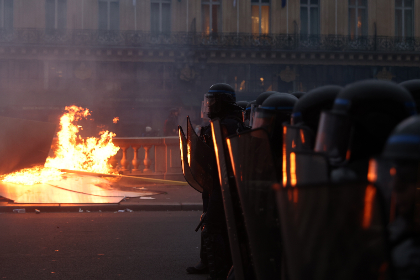 Francja w przededniu wojny domowej? Policja walczy z milionami demonstrantów. ZOBACZ ZDJĘCIA!