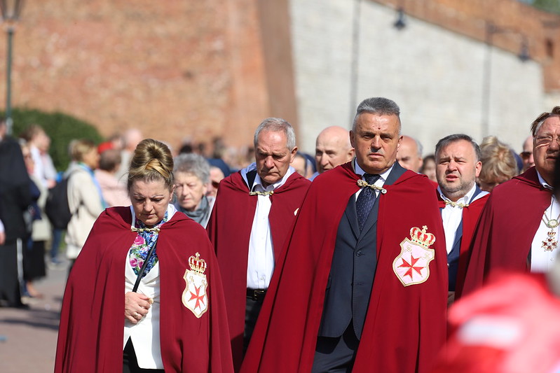 Modlitwa, stroje ludowe, feretrony. Kraków oddał uroczysty hołd Św. Stanisławowi [Galeria]