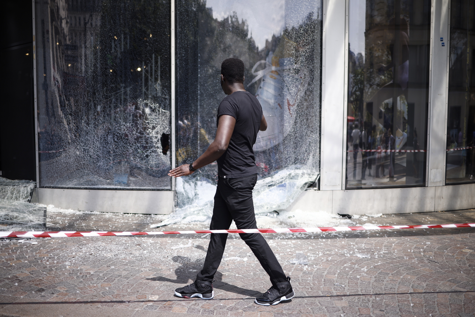 Is this a regular civilian  war yet? France on fire muslim  immigrants! [PHOTOS]