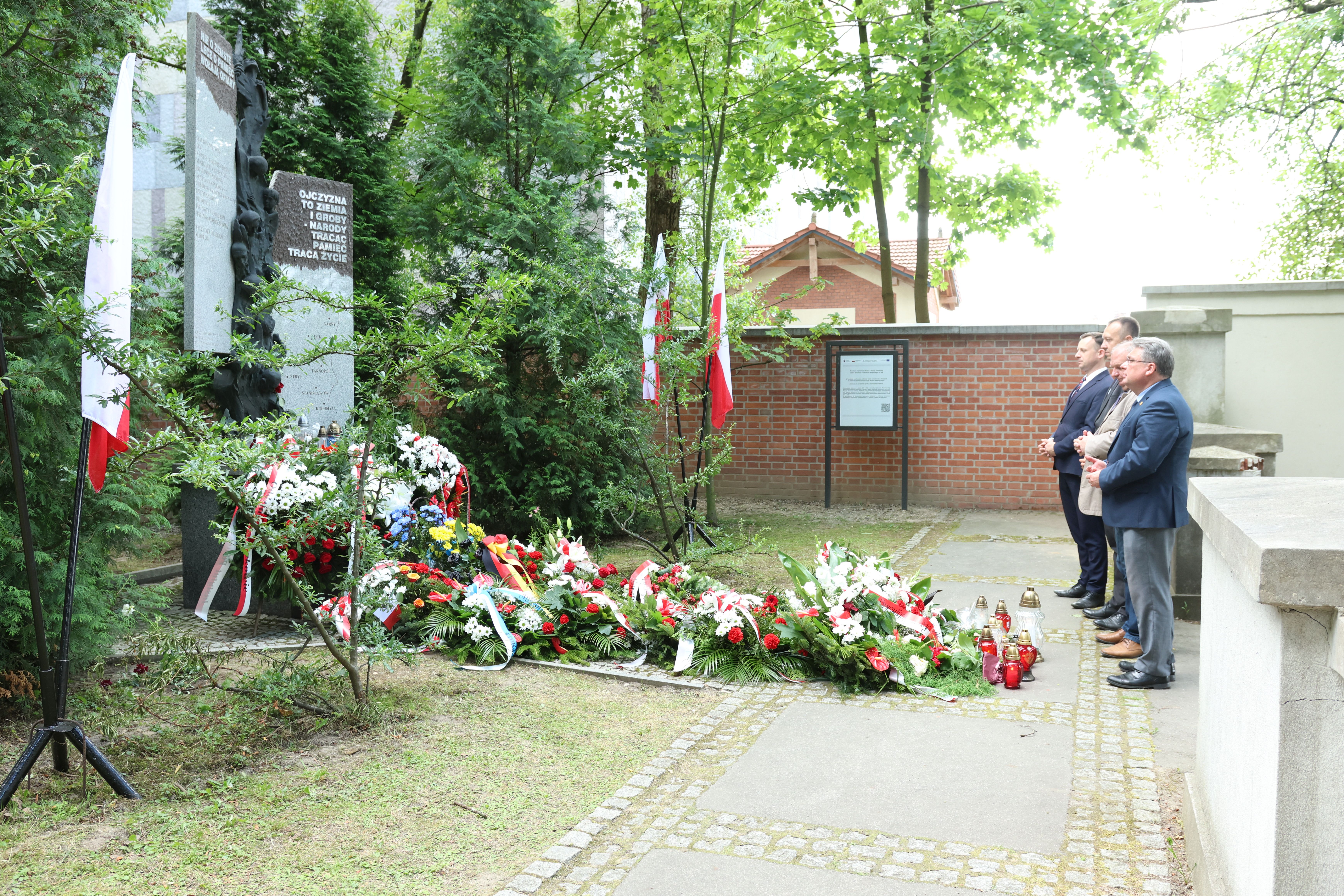 Delegations of the Association of Fr Skarga and the Association “Polonia Christiana” honour the victims of the Volhynian genocide