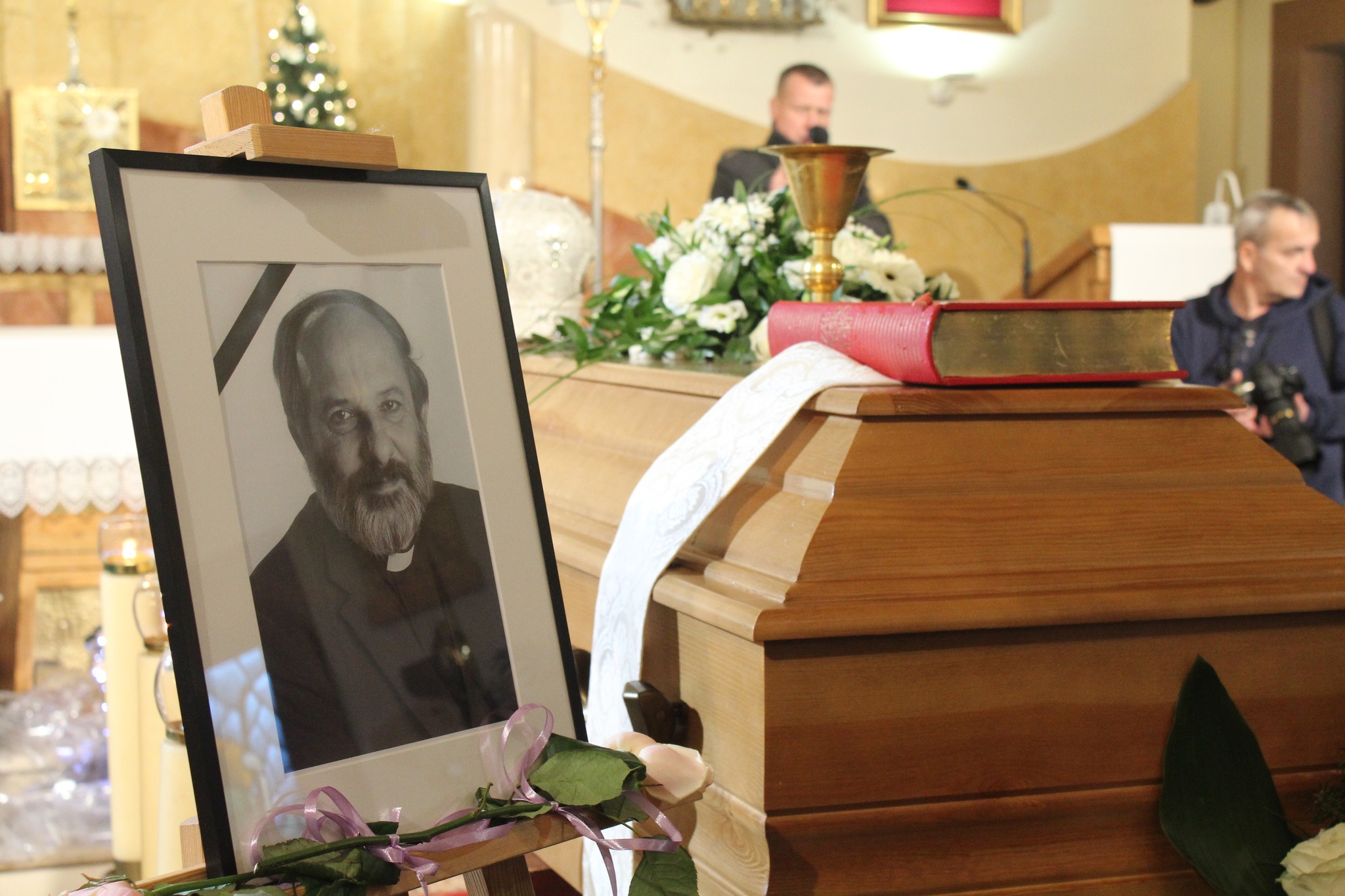 Krystian Kratiuk: Żegnaj, Drogi Księże Tadeuszu. Za Twoje życie i Twoją walkę o prawdę, niech będzie Bóg uwielbiony