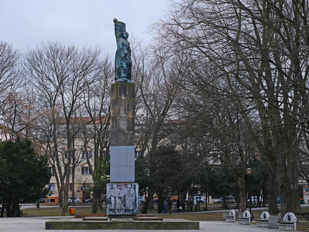 „Nikt nie chce” pomnika armii sowieckiej w Rzeszowie, więc… monument zostaje