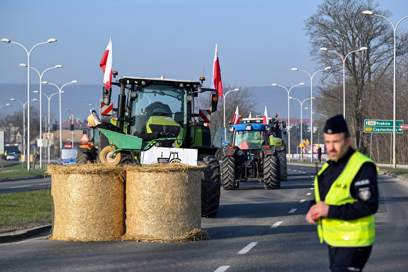 Trwa ogólnopolski protest rolników. Ponad 500 miejsc w Polsce zablokowanych. ZOBACZ NIESAMOWITE ZDJĘCIA