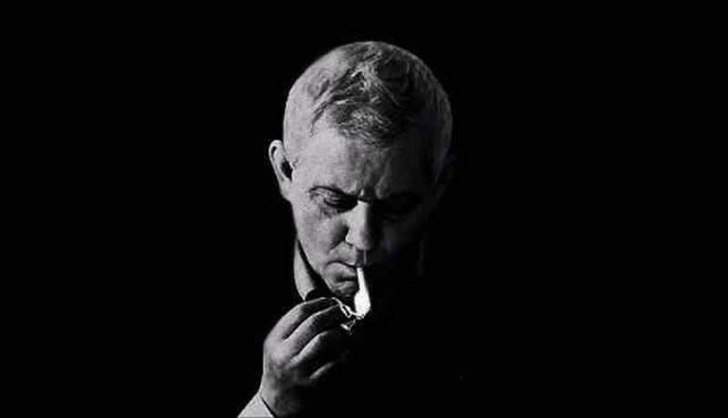 „Płynie się zawsze do źródeł, pod prąd. Z prądem płyną śmieci”. 100. rocznica urodzin Zbigniewa Herberta