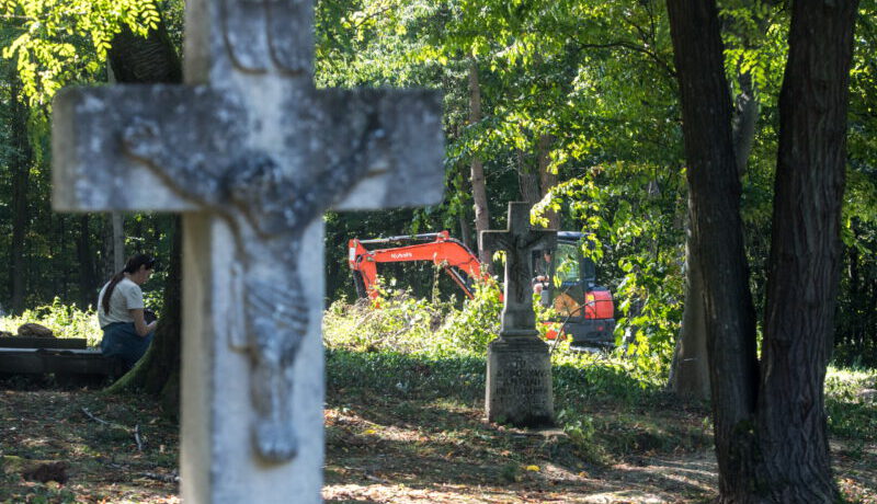 Puźniki: trwa pogrzeb ofiar ukraińskiego ludobójstwa