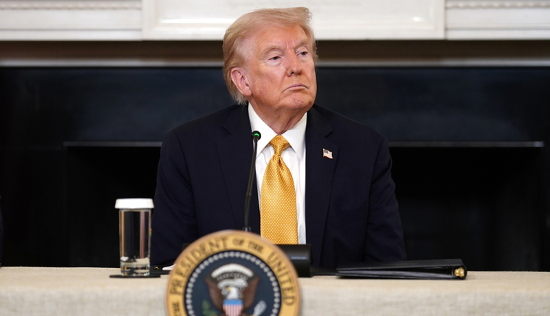 Trump začel azijsko turnejo s srečanjem s Xi Jinpingom v luči poziva k pomoči glede Rusije