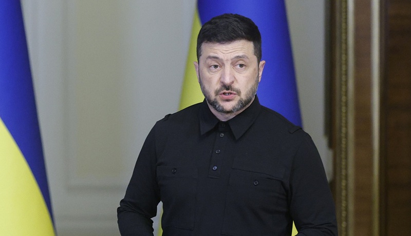 Poljska ne more sprejeti več ukrajinskih beguncev, zaupanje Ukrajincev v Zelenskega pa upada