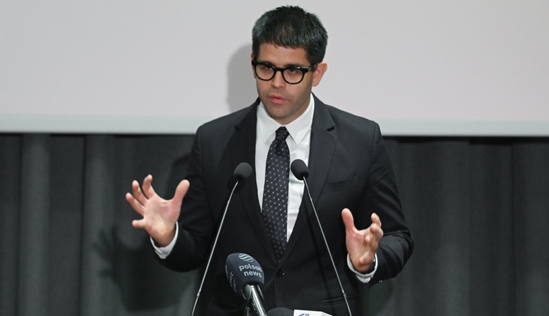 Predsednik zdravniškega združenja opozarja na preusmerjanje onkoloških bolnikov, premier naj bi bil napačno obveščen