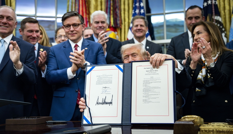 Republikanci tarča kritik demokratov zaradi domnevne brezbožnosti in strahopetnosti, medtem ko se nadaljuje razprava o prihodnosti ameriške demokracije.