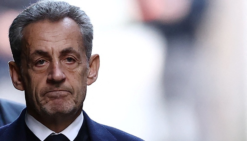 Nie „nasiedział się” zbyt długo. Sąd zezwolił na warunkowe zwolnienie Sarkozy’ego